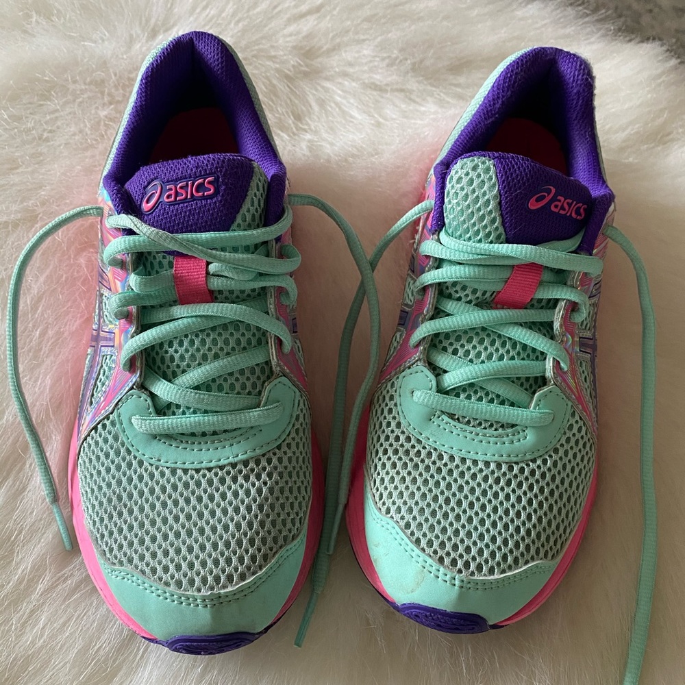 New ASICS - Picture 4 of 4